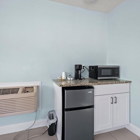 Partial Ocean View Hotel Room- King Bed #1 Fort Pierce Ngoại thất bức ảnh