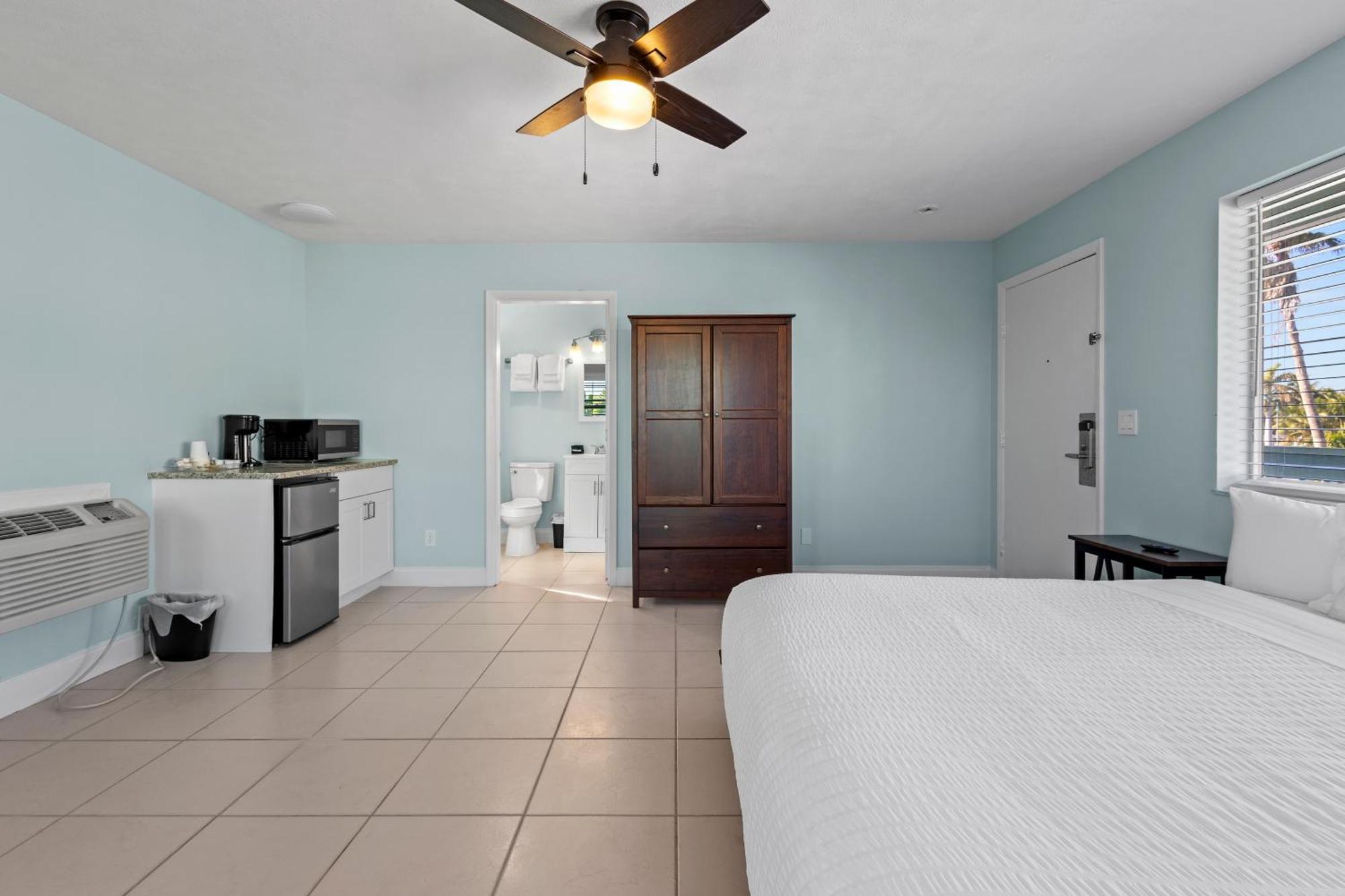 Partial Ocean View Hotel Room- King Bed #1 Fort Pierce Ngoại thất bức ảnh