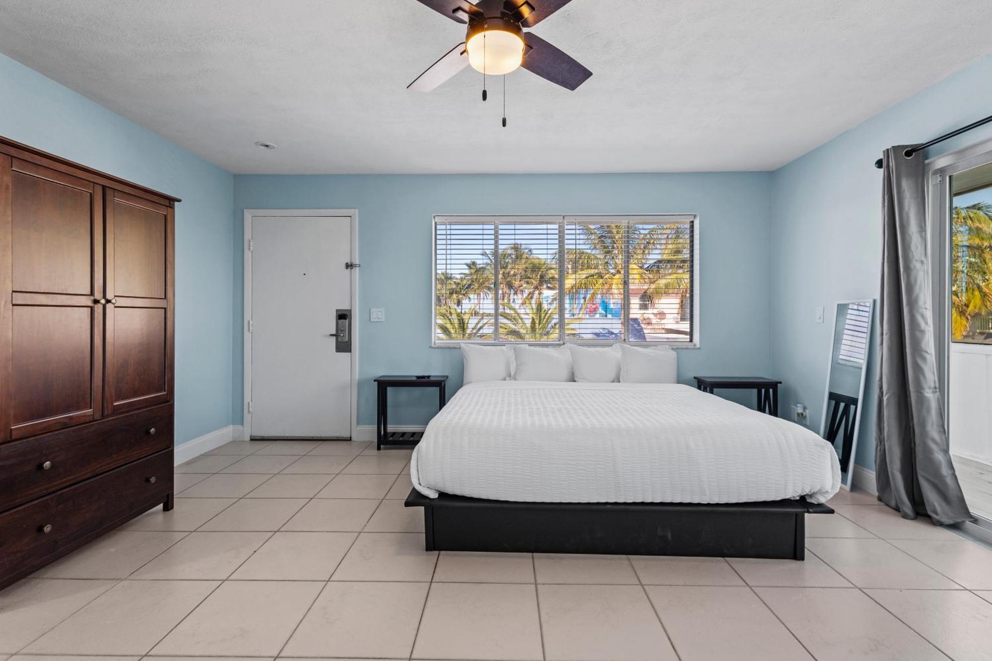 Partial Ocean View Hotel Room- King Bed #1 Fort Pierce Ngoại thất bức ảnh